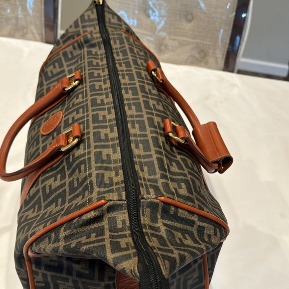 📌SOLD📌 Rare & Authentic Fendi travel bag - Picture 10 of 15